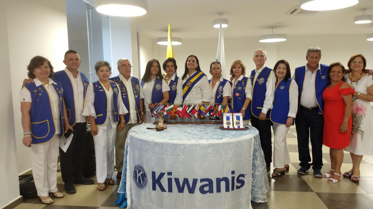 Josefina Vargas, Ángel Míller Roa Cruz, Alicia Gutiérrez, Humberto Novoa, Alba Cecilia Bohórquez, Gloria Mardini, Ana María Rodríguez de Meza, Claudia Narváez, Esperanza Falla, Elías Falla, Ediyamid Bonilla, Eduardo Cabezas, Fanny Ortiz y Luz Albenis Cruz Cedeño, del club Kiwanis Neiva.